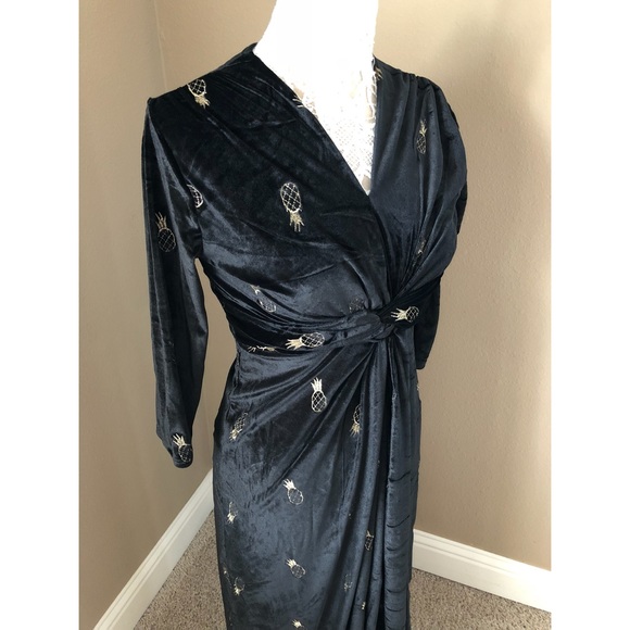 Twist Front Pineapple Print Velvet maxi dress - Picture 4 of 6
